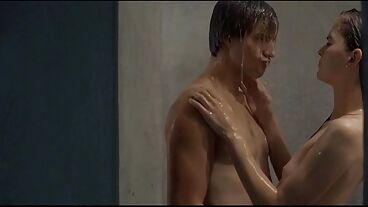 为电影《阳光灿烂的日子》中的名人提供硬核狗仔式性交