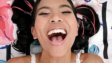 娇小亚洲少女被白人猛操