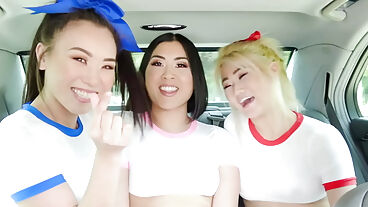 制片人Johnny建议拍摄狂野类型视频更适合韩国美女Emerald Loves、Kimmy Kim和Sofia Su